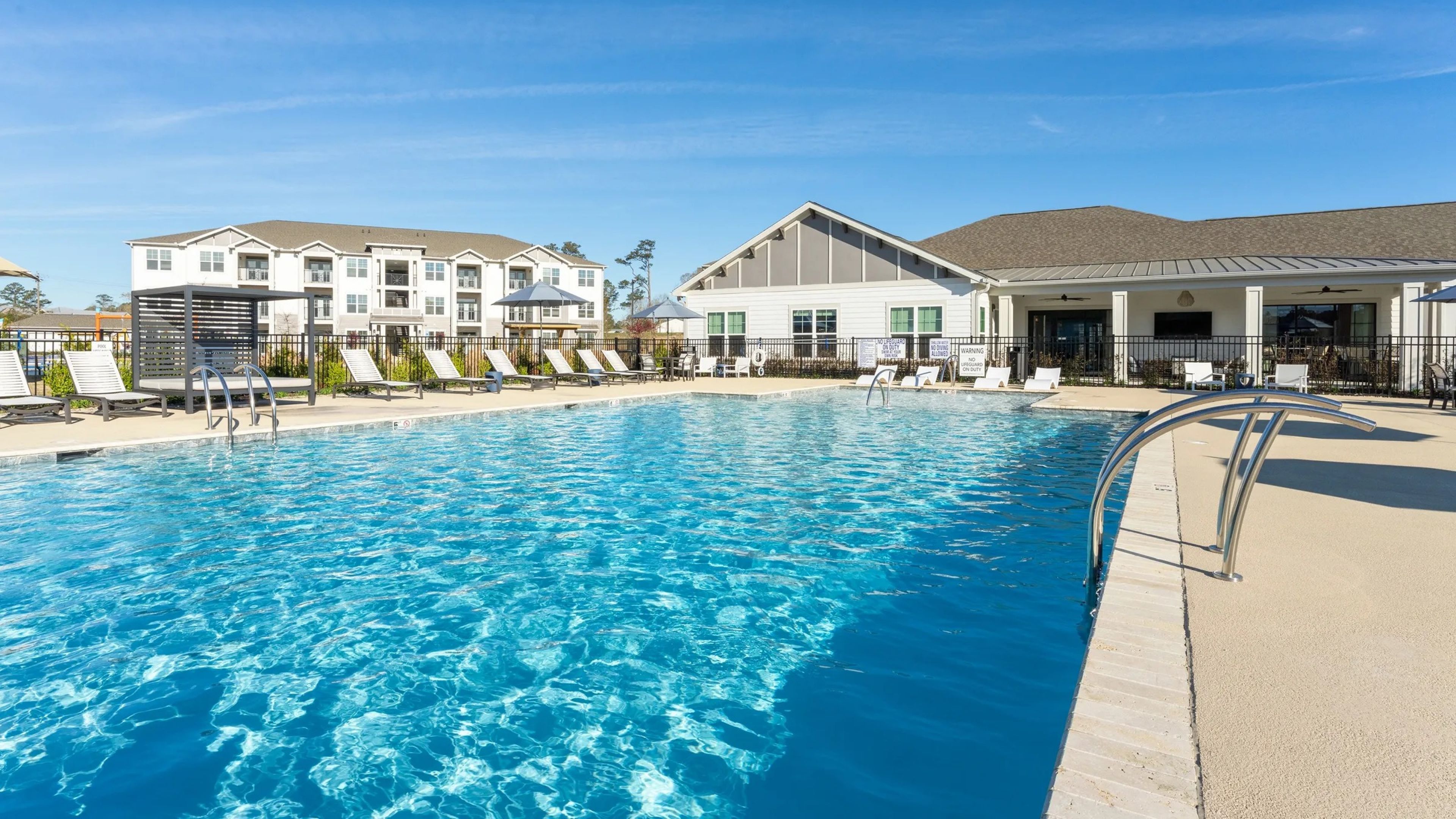 Hawthorne at Hampstead clubhouse with lounge area